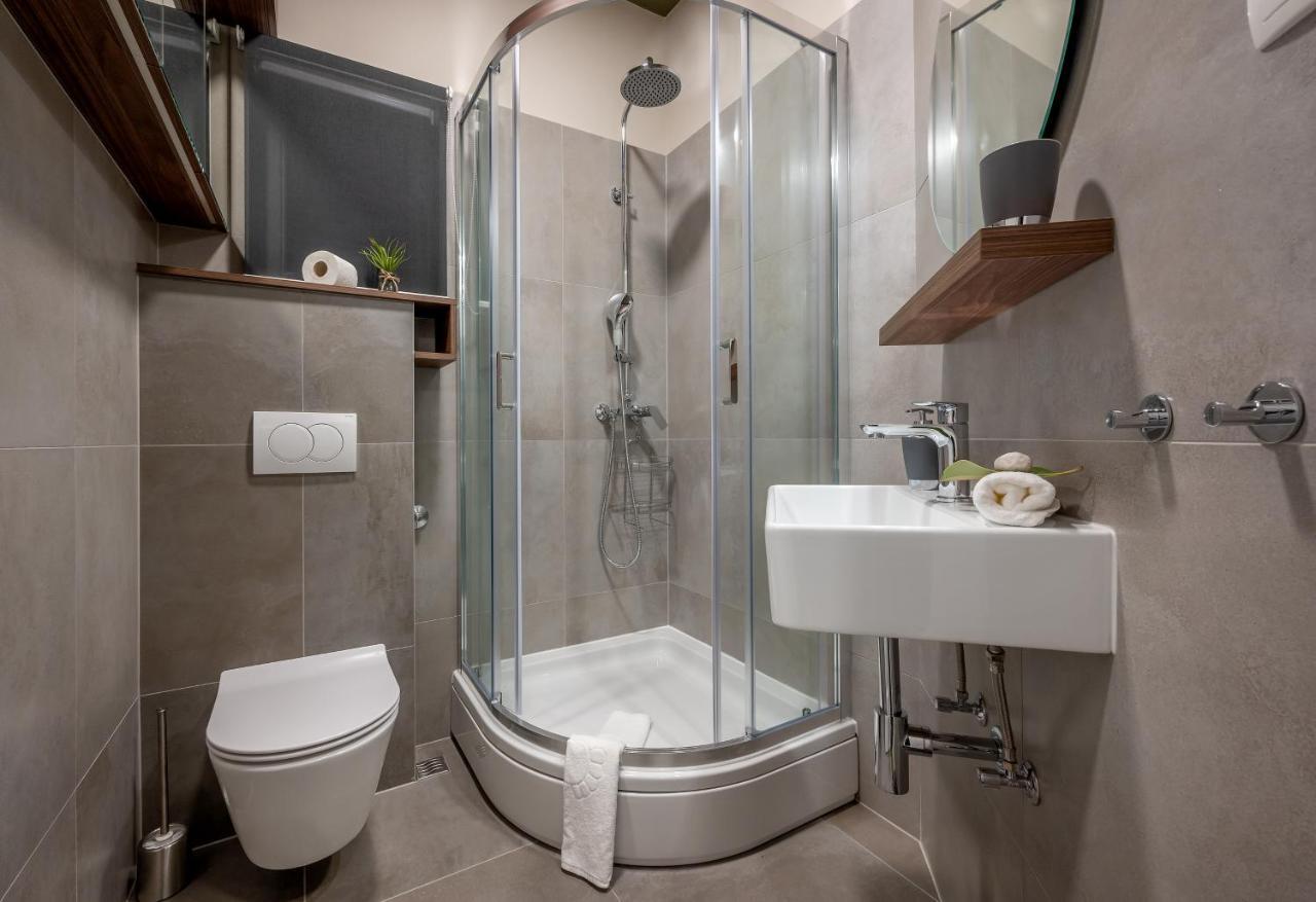 Green, Deluxe Two Bedroom Suite Split Luaran gambar
