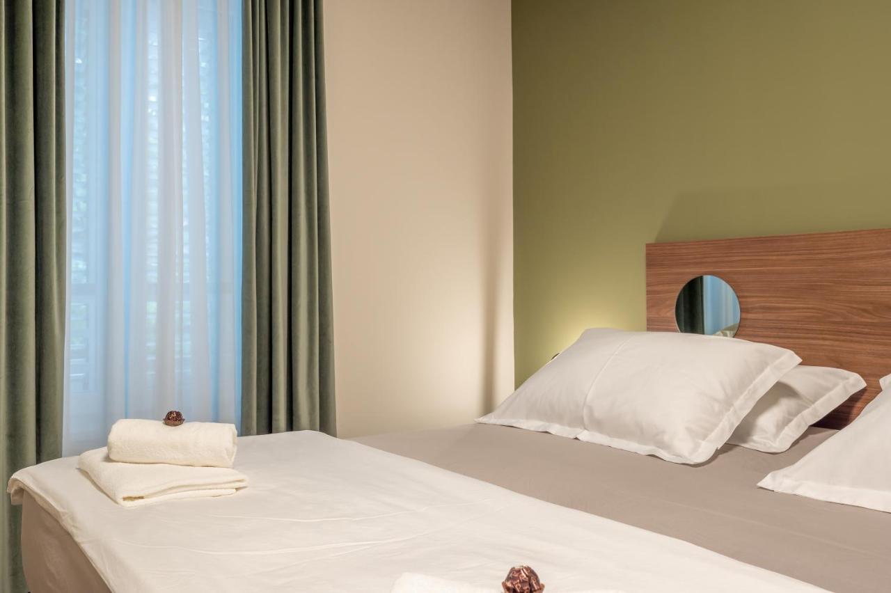 Green, Deluxe Two Bedroom Suite Split Luaran gambar